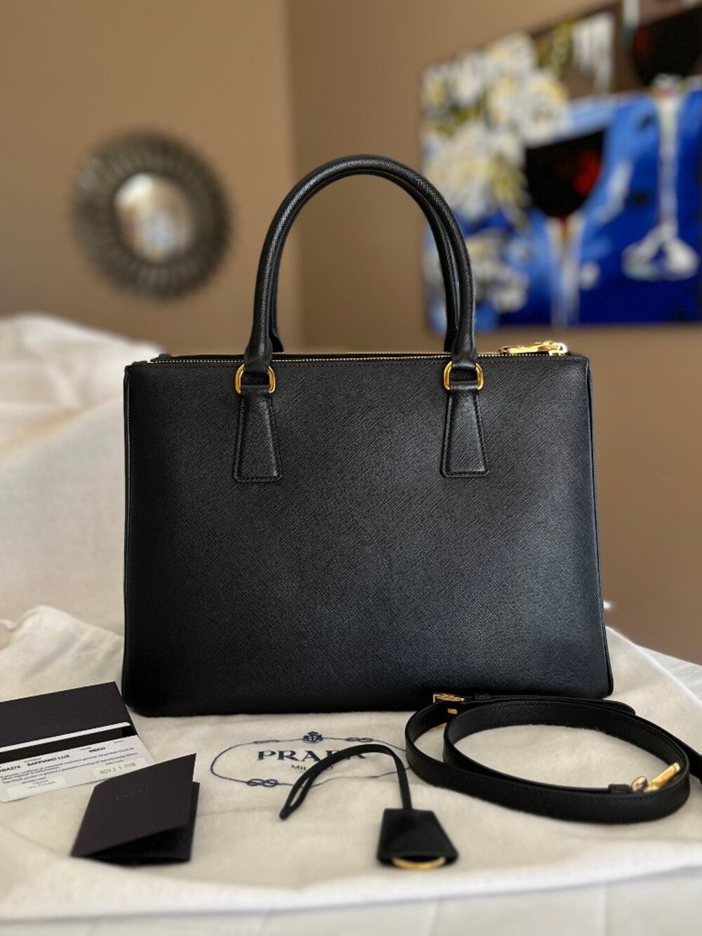 <<SOLD>> Prada Galleria Saffiano Leather Bag - Medium - Authentic - Picture 4 of 17